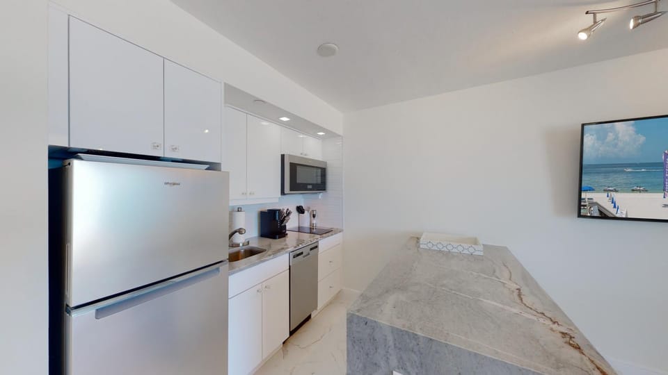 Totally Renovated Beachfront Condo at Apollo Apartment in Marco Island