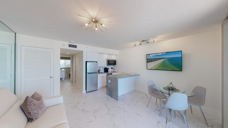 Totally Renovated Beachfront Condo at Apollo Apartment in Marco Island