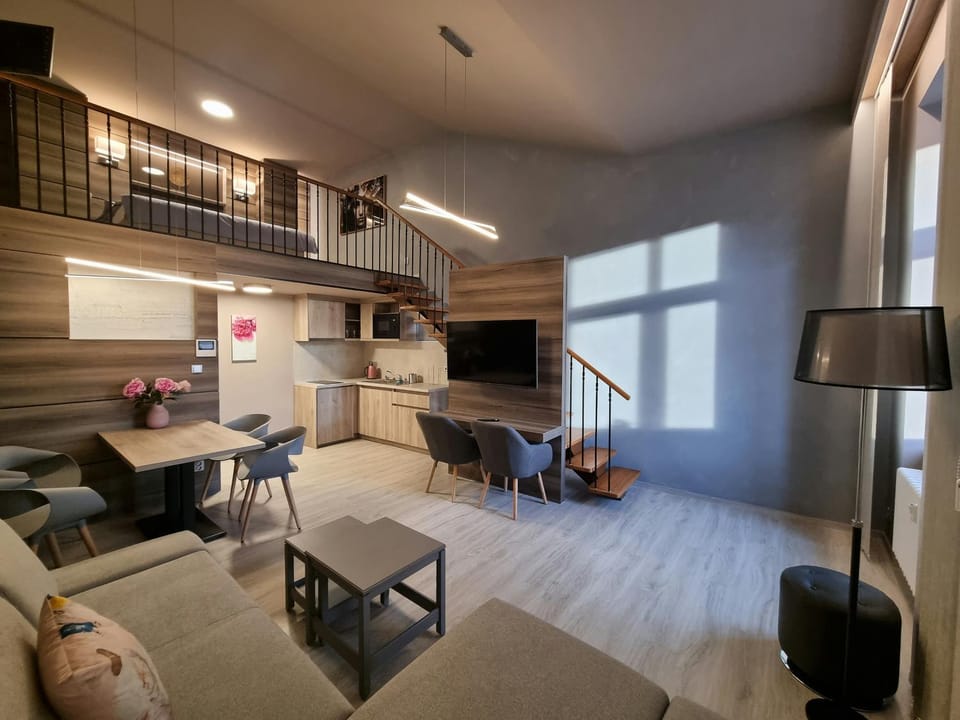 TV and multimedia, Kitchen or kitchenette, Living room, Seating area