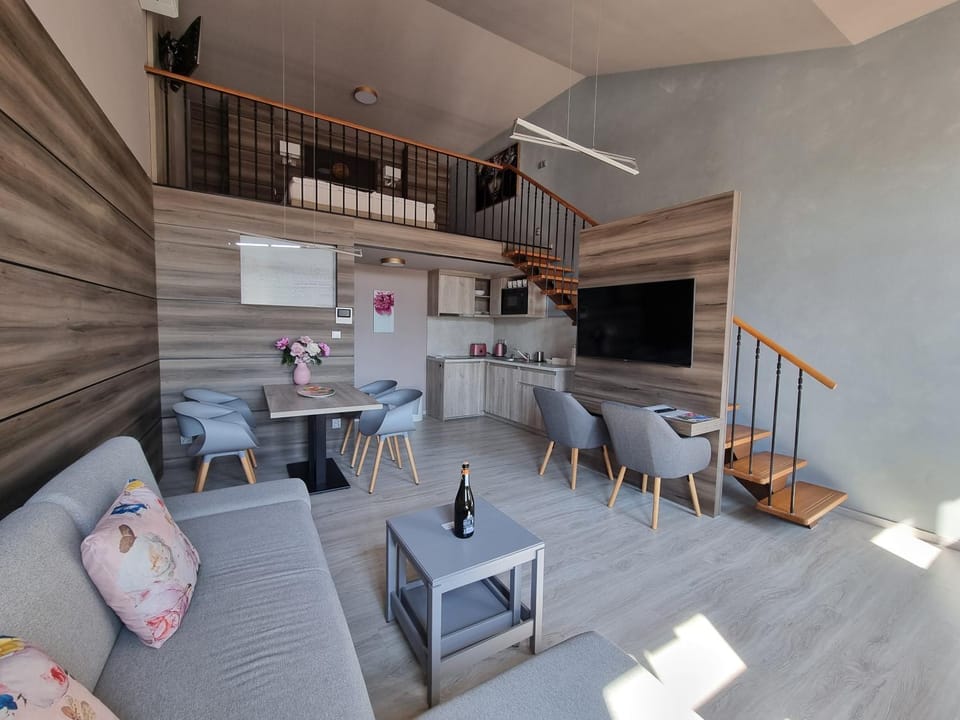 Kitchen or kitchenette, Living room, Seating area