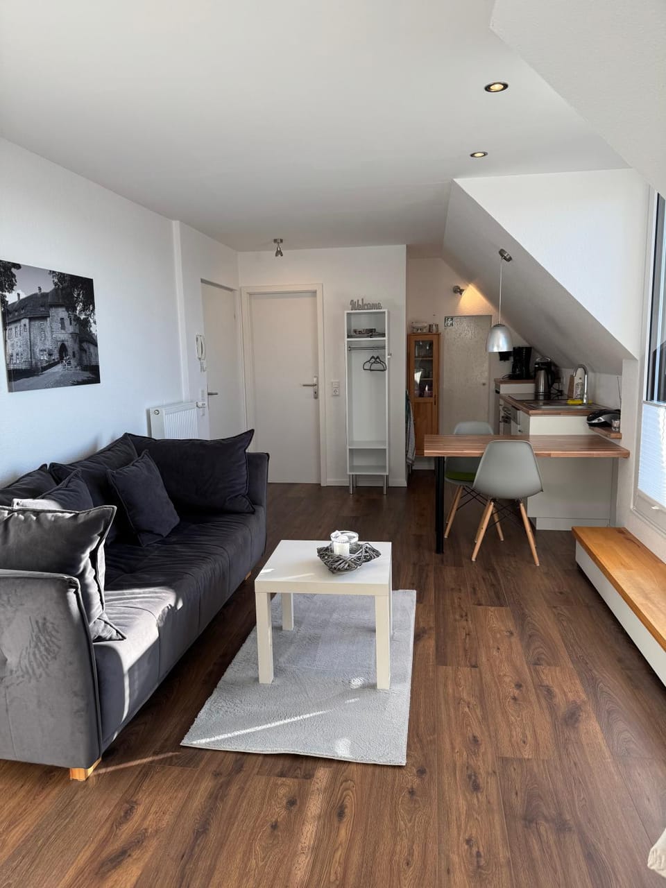 Kitchen or kitchenette, Living room, Seating area, Dining area