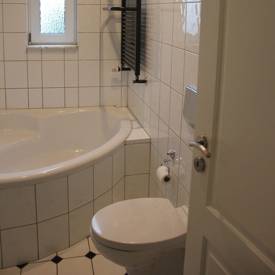 Shower, Toilet, Bathroom, Bath