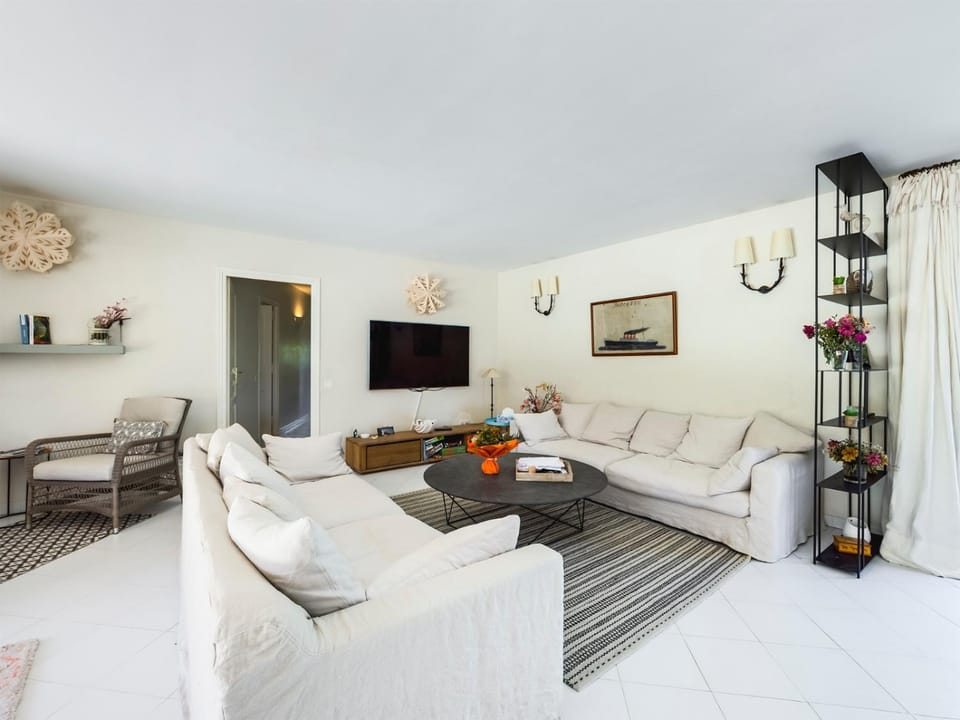 Communal lounge/ TV room, TV and multimedia, Living room