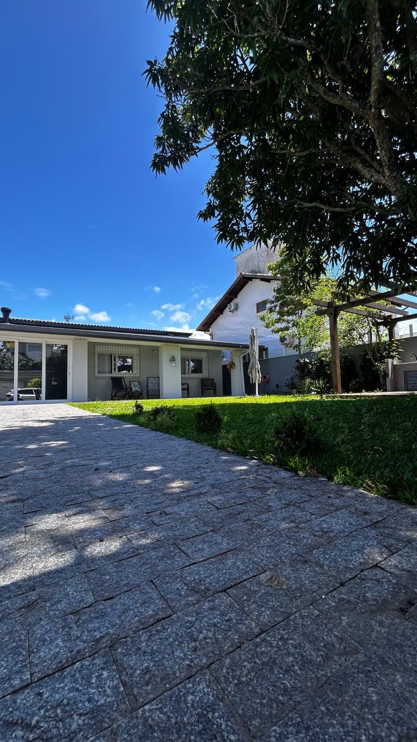 Casa de praia em Floripa - conforto e aconchego a 400m da praia House in Florianopolis