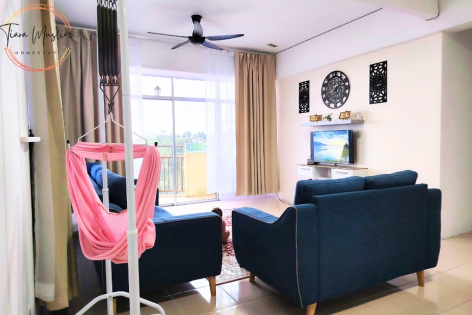 Communal lounge/ TV room, TV and multimedia, Living room, Seating area, Evening entertainment