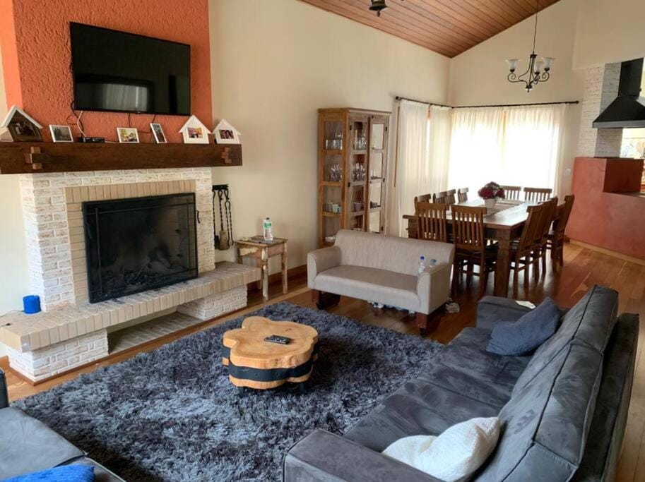Casa MARAVILHOSA com 4 Suítes em Condomínio House in Monte Verde