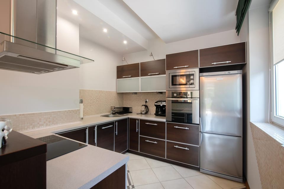 Kitchen or kitchenette, dishwasher, stove, toaster