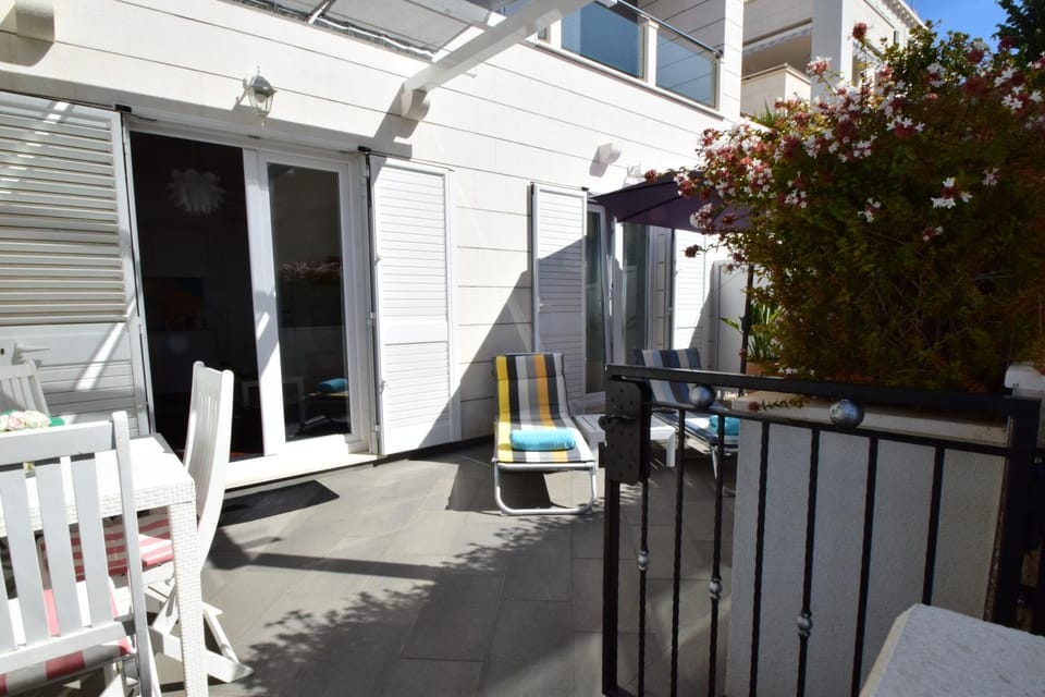 Off site, Balcony/Terrace
