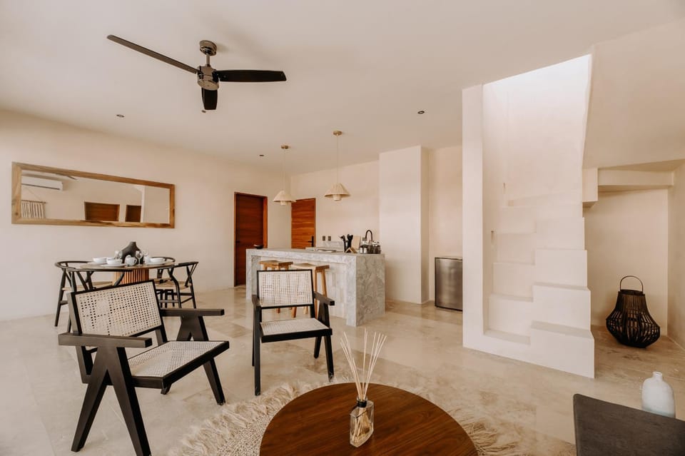 Kitchen or kitchenette, Living room, Photo of the whole room, Decorative detail, Seating area, Dining area, Bedroom, fireplace