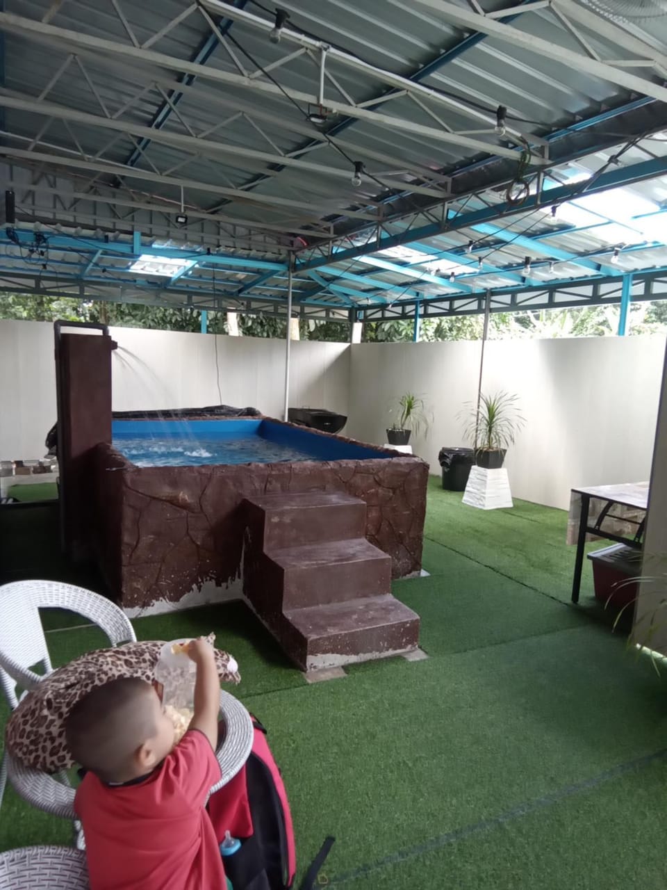 Swimming pool