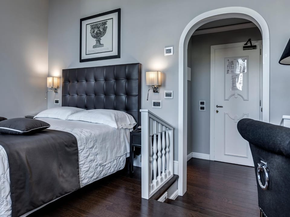 Bed, Photo of the whole room, Decorative detail