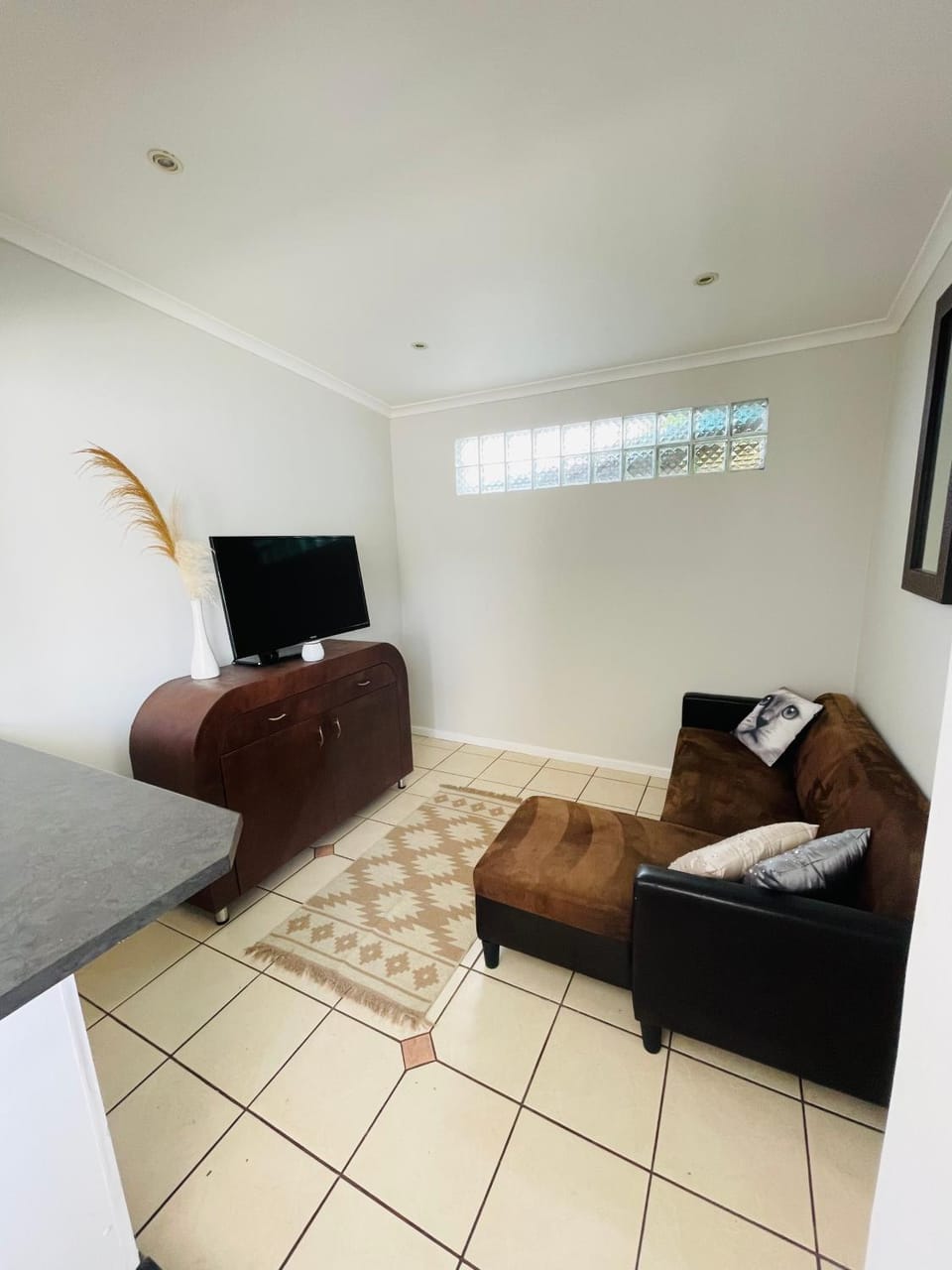 TV and multimedia, Living room, Seating area, Evening entertainment