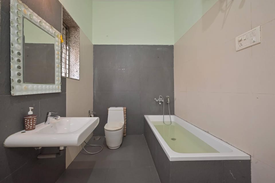 Bathroom, Bath, towels