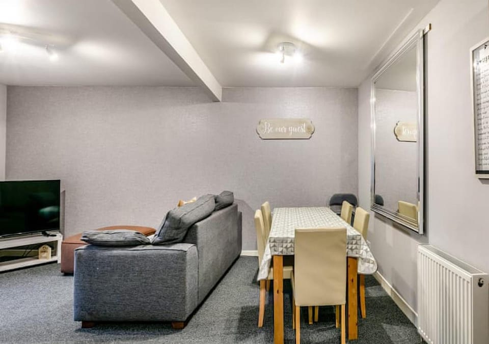Communal lounge/ TV room, Dining area