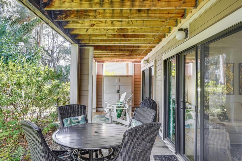 Luxe Tropical Resort Escape - Beaches Nearby! Villa in Seabrook Island