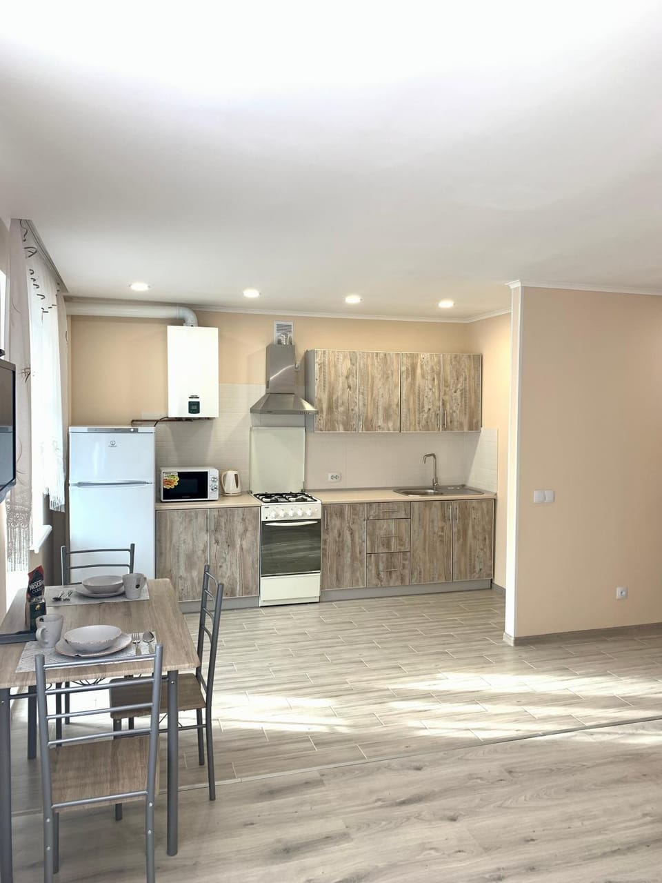Kitchen or kitchenette, Dining area