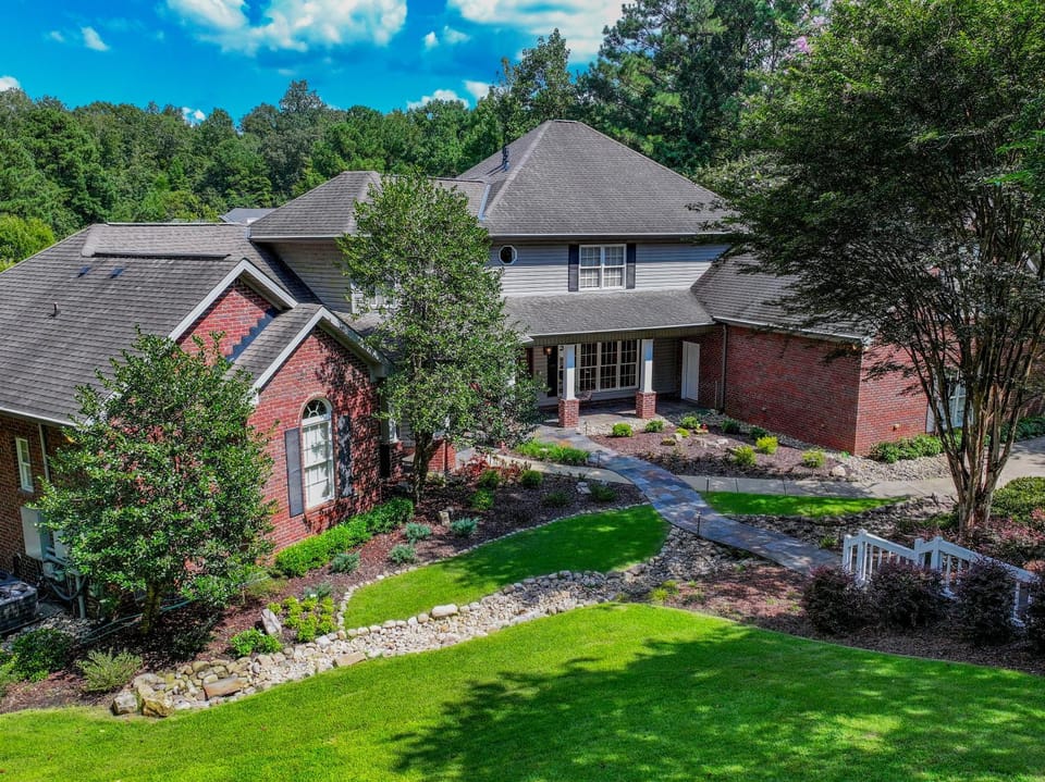 Bama Lakeside Retreat House in Alabama