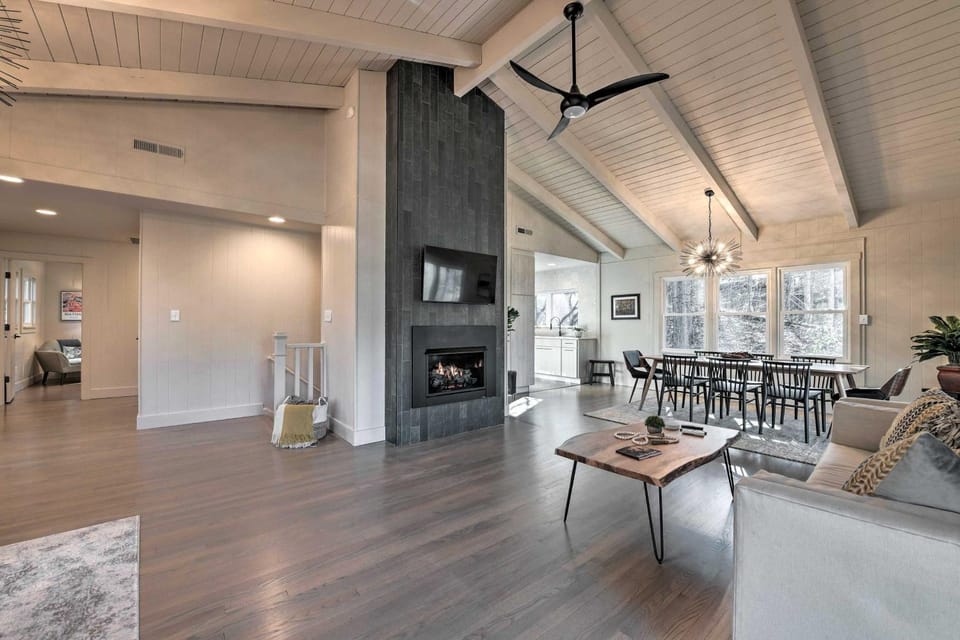 Maggie Valley ‘Creekside Chalet’ + Deck: Fish, Ski House in Maggie Valley