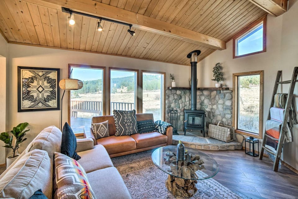 Angel Fire Mtn View Cabin w/ Hot Tub: 2 Mi to Ski Cabin in Angel Fire