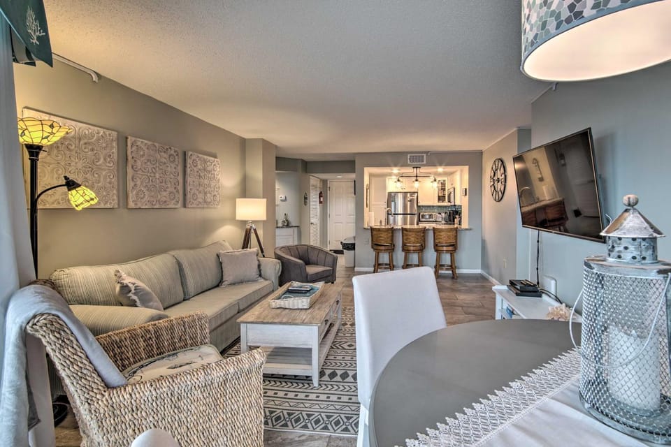 Colorful Beachfront Condo w/ Resort Amenities House in North Topsail Beach