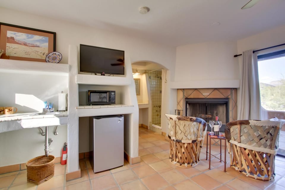 Patio w/ Views: ‘El Encanto’ at Full Circle Ranch! Apartment in Cave Creek