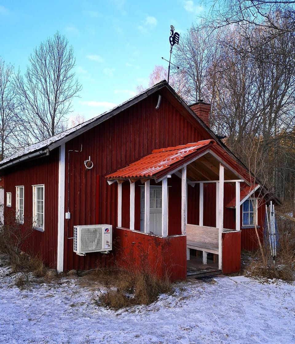 Property building, Facade/entrance, Winter