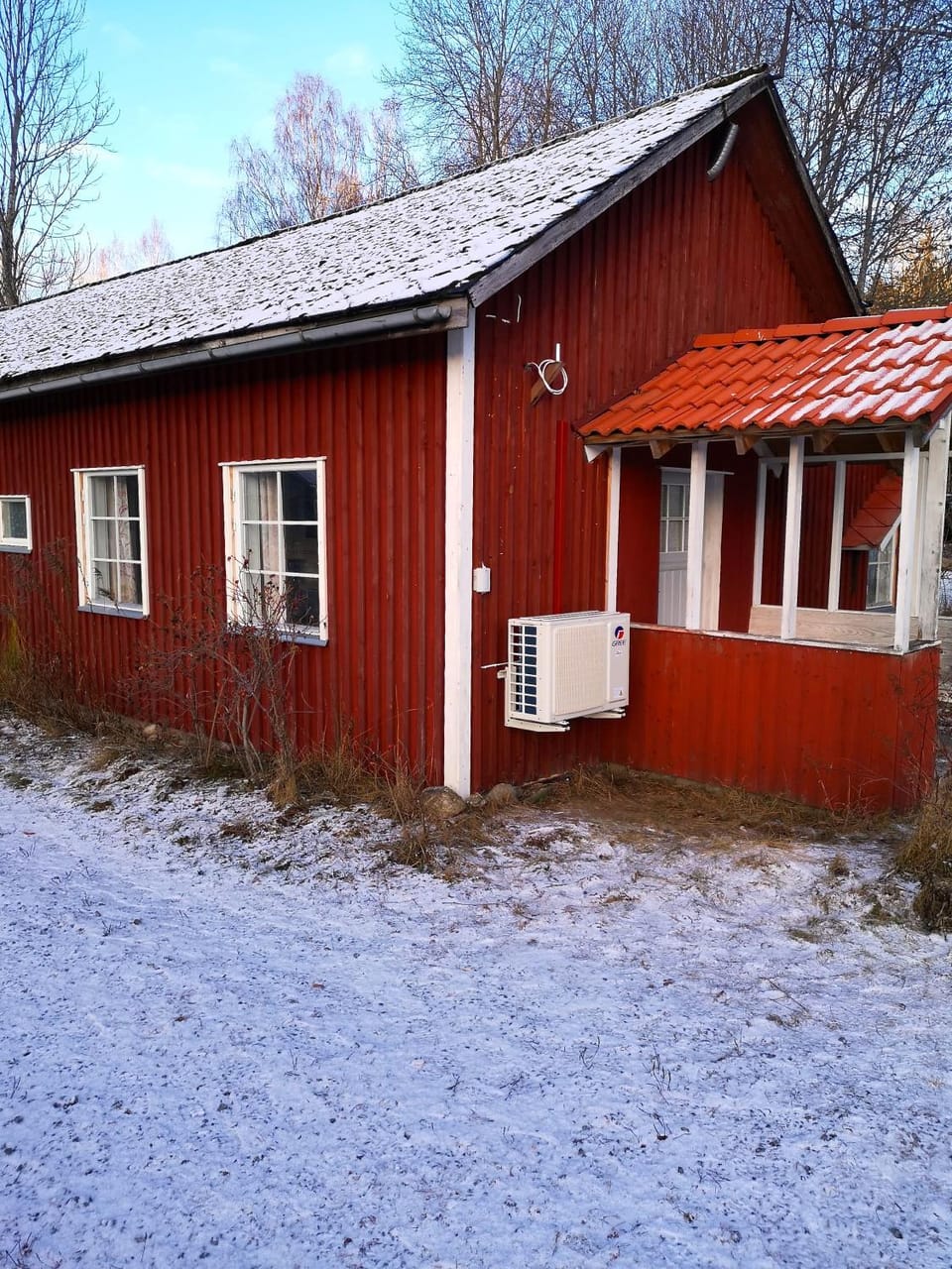 Property building, Facade/entrance, Winter