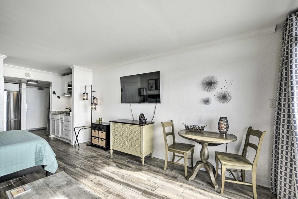 Newly Renovated Oceanfront Studio w/ Beach Access House in Myrtle Beach