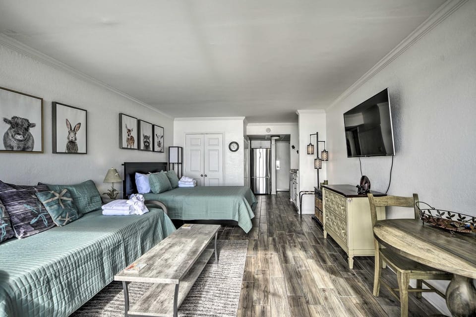 Newly Renovated Oceanfront Studio w/ Beach Access House in Myrtle Beach