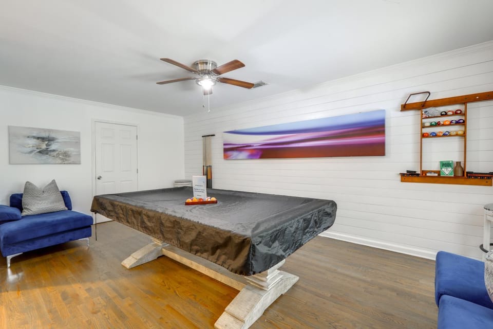 Fire Pit & Deck: Home 7 Mi to Mercedes-Benz! House in Atlanta