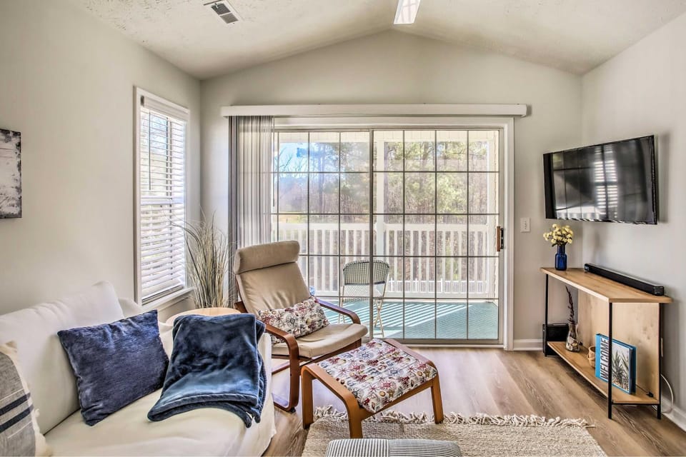 3 Community Pools: Golf Course Condo in Longs House in South Carolina