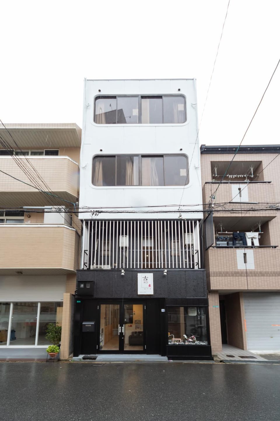 Facade/entrance