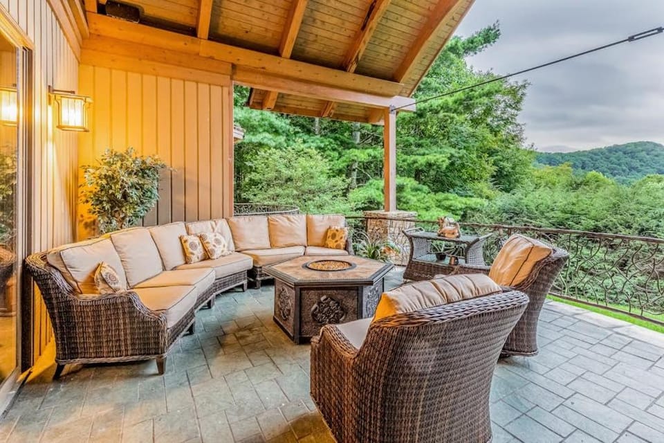 Eagles Nest at Big Bear Estates House in Tennessee