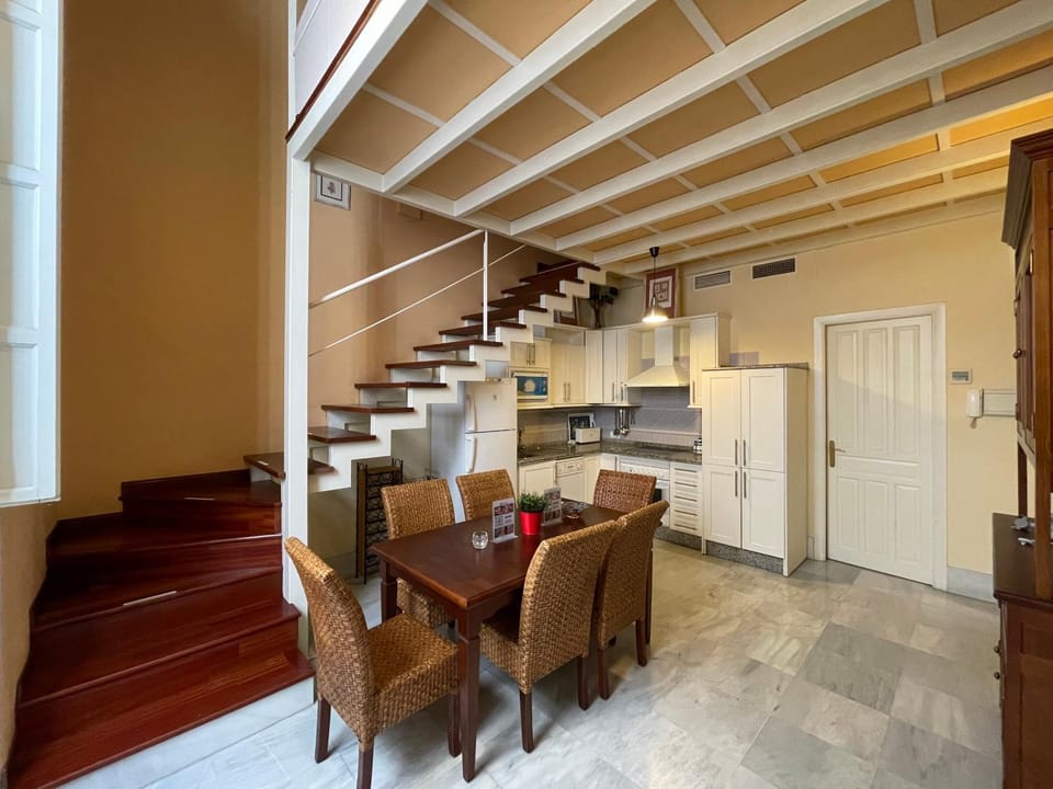 Dining area, kitchen
