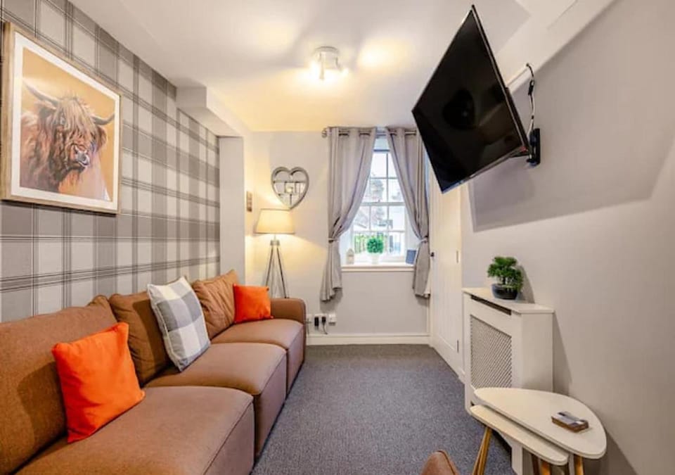 Communal lounge/ TV room, Living room