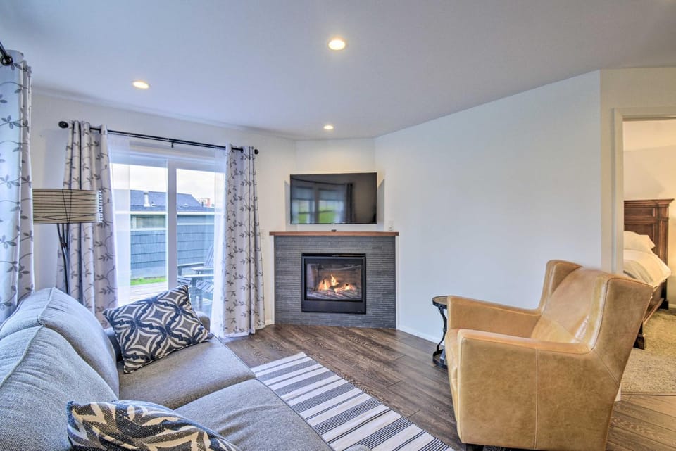 Updated Port Orchard Home, Walk to Waterfront House in Port Orchard