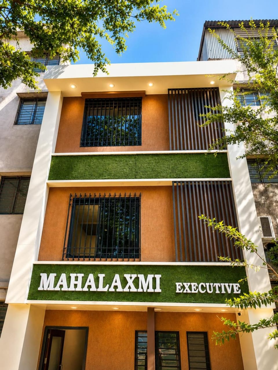 Property building, Facade/entrance, Day