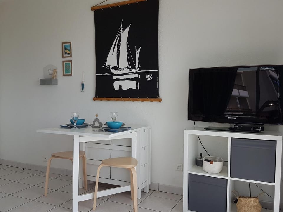 TV and multimedia, Dining area
