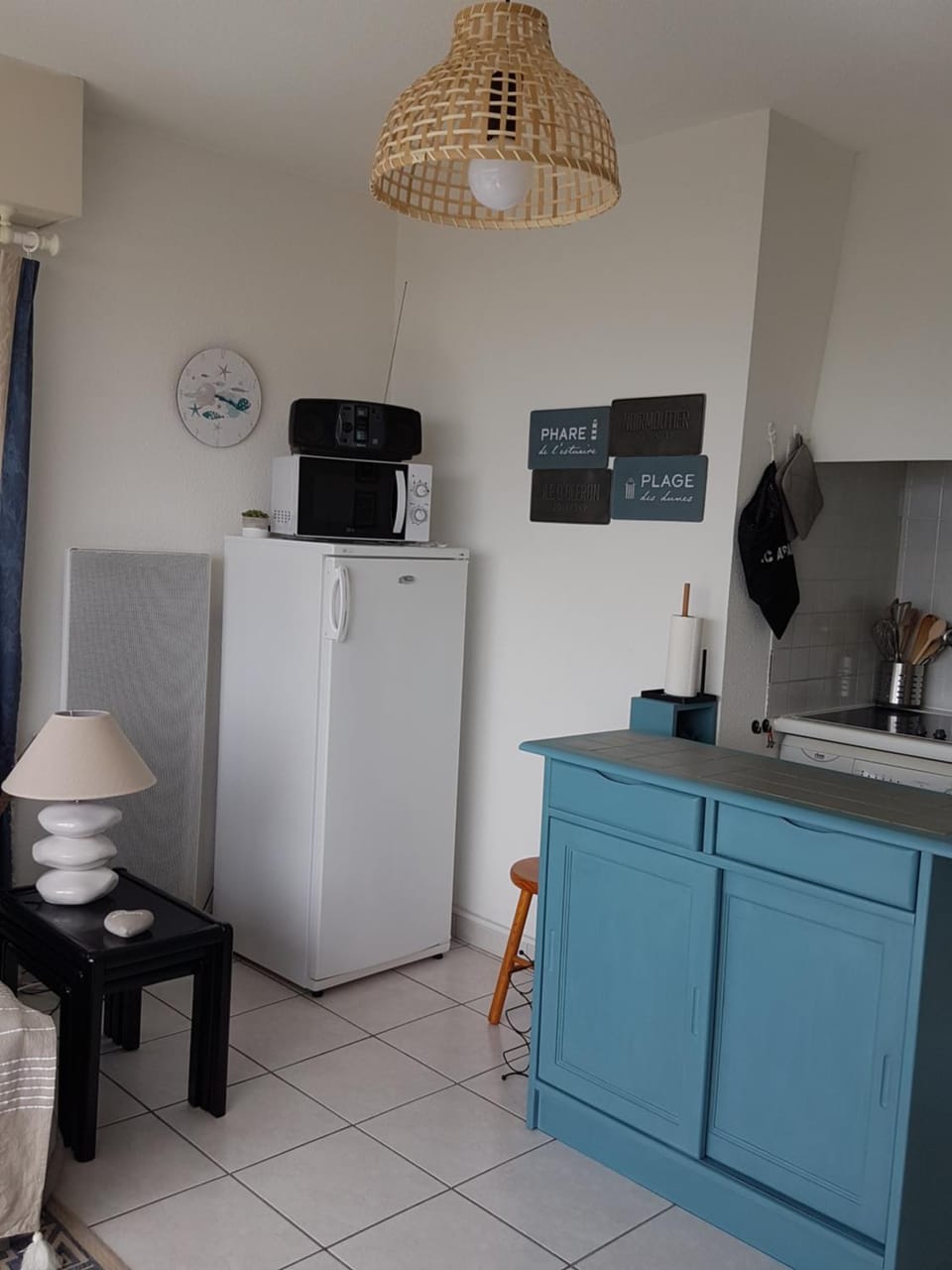 minibar, kitchen