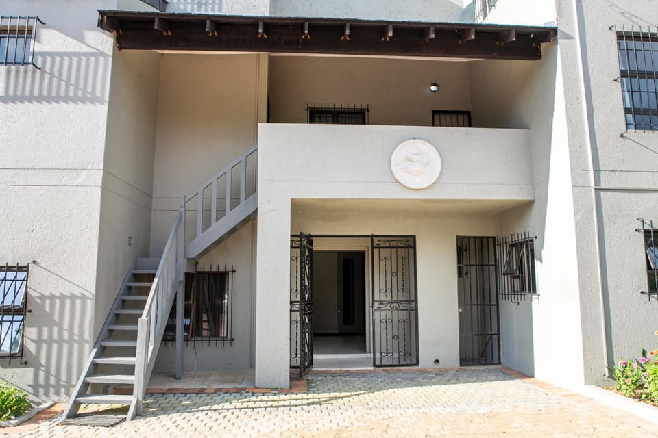 Property building, Facade/entrance, Garden view