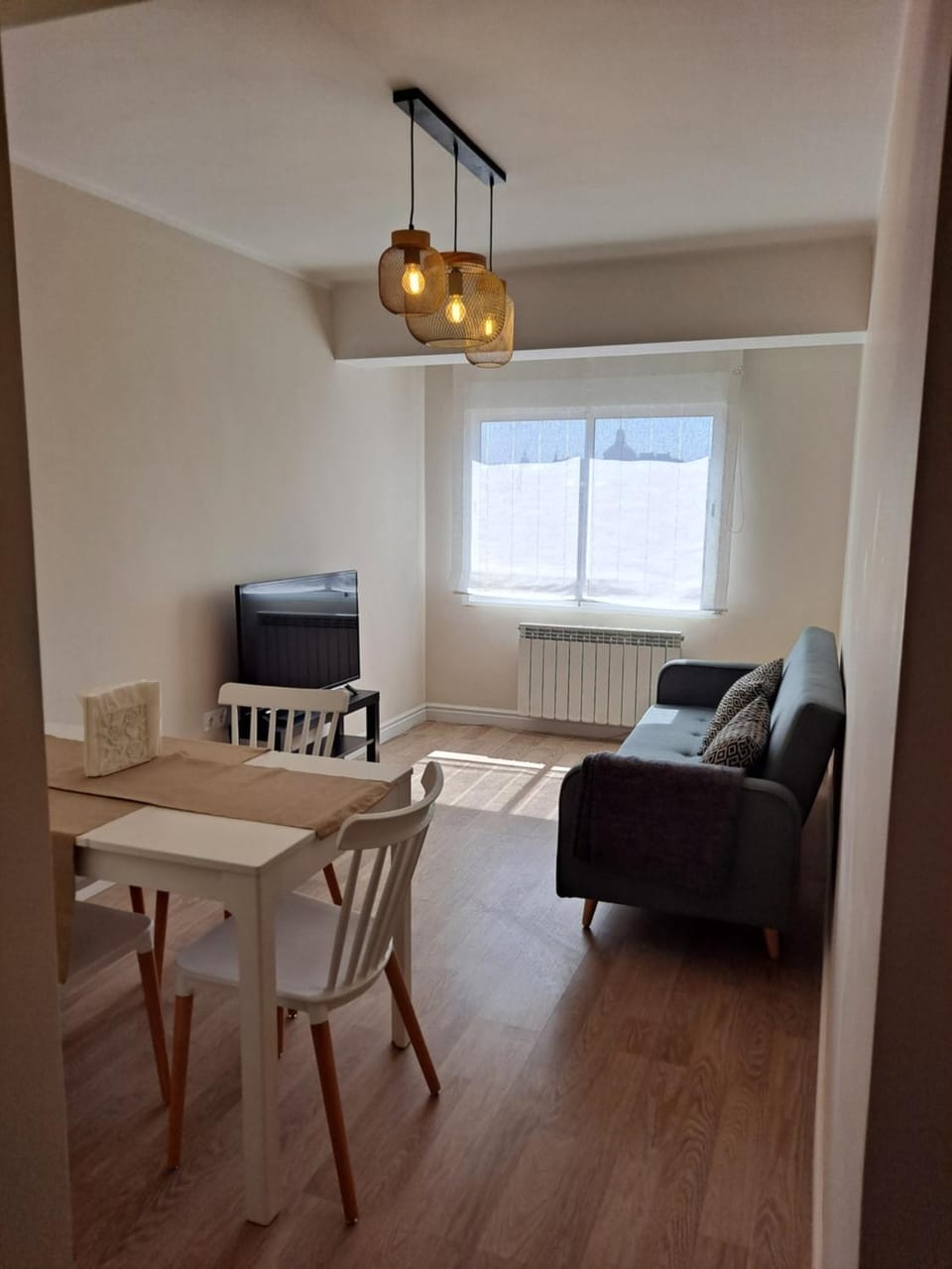 TV and multimedia, Living room, Seating area, Dining area