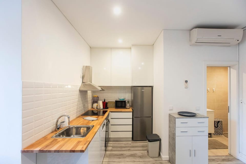 Seaside 1BR Flat w/ AC in Matosinhos by LovelyStay Apartment in Matosinhos