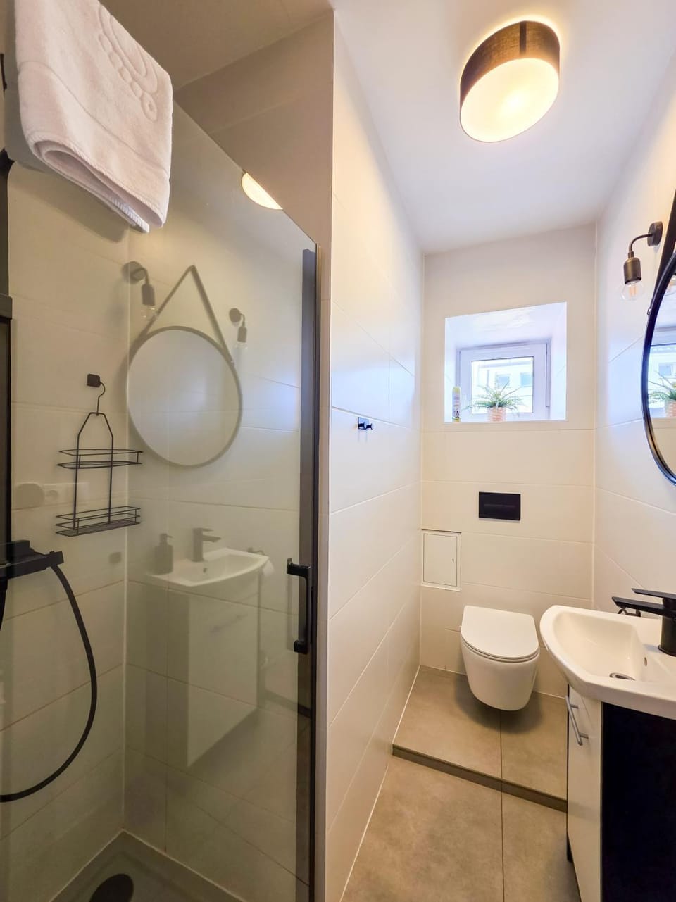 Shower, Toilet, Bathroom, towels