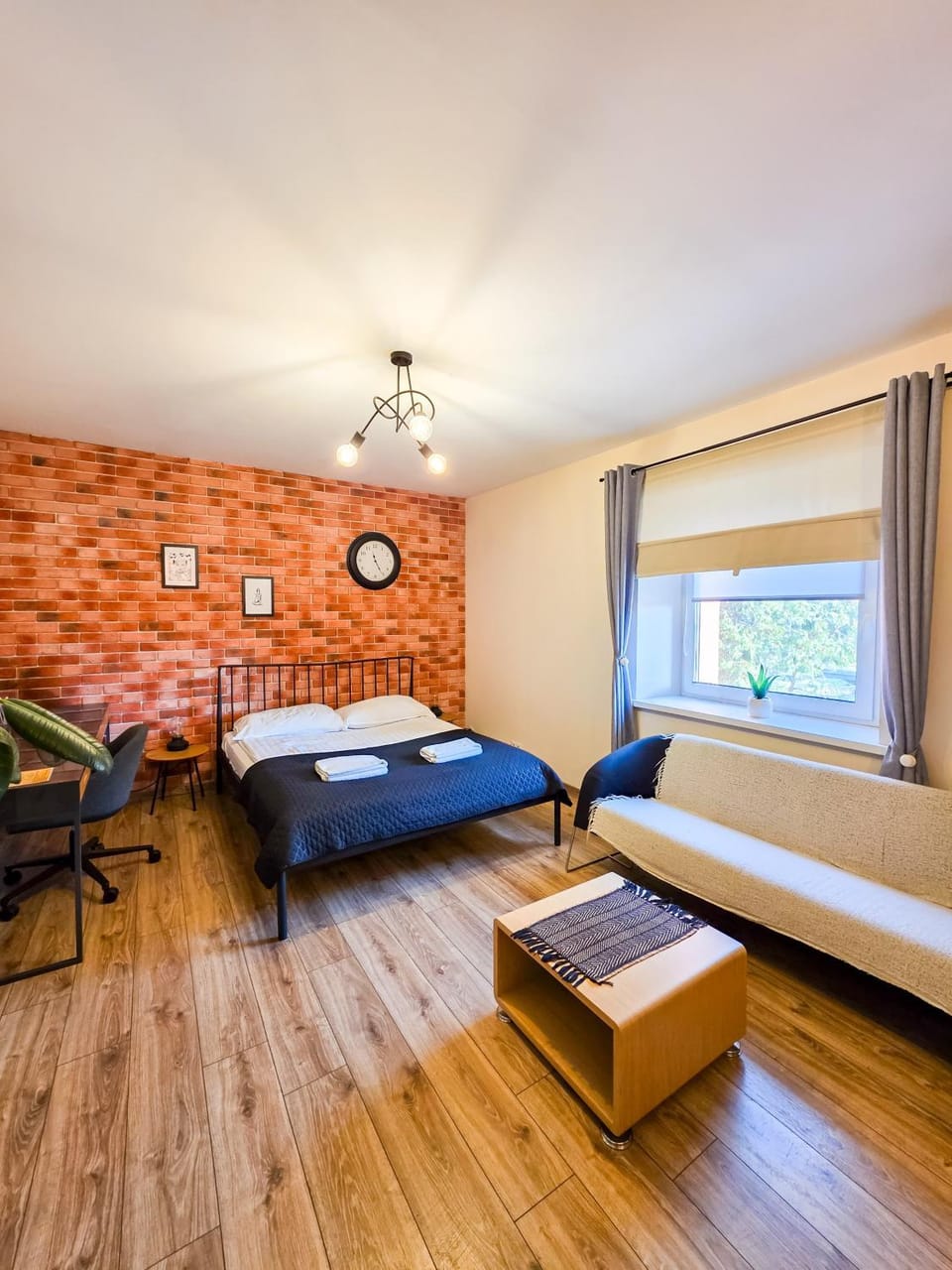 Communal lounge/ TV room, Bed, Living room, Photo of the whole room, Seating area, Dining area, Bedroom, towels