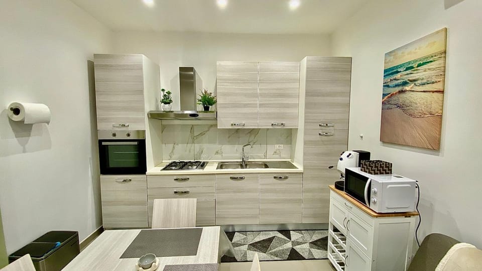 Kitchen or kitchenette, Dining area, minibar, pet friendly, stove