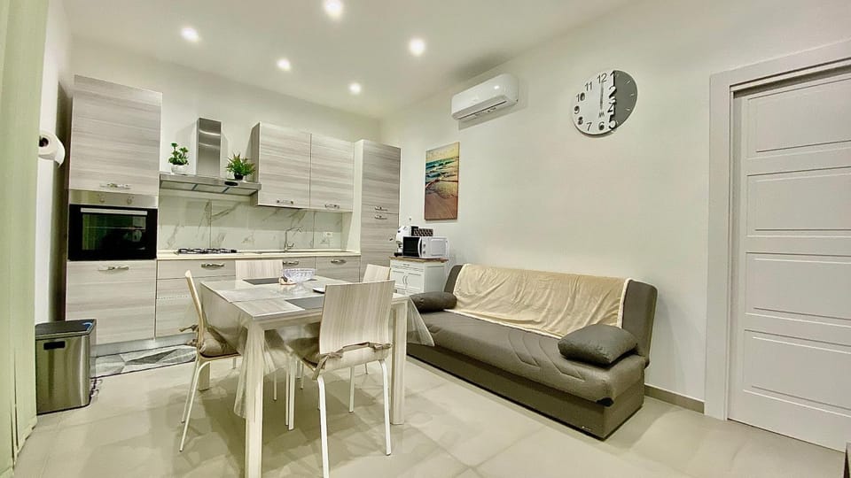 TV and multimedia, Kitchen or kitchenette, Dining area, air conditioner