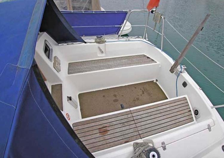 Cosy Sailing Boat Glamping Accommodation on the River in Sandwich Docked boat in Sandwich