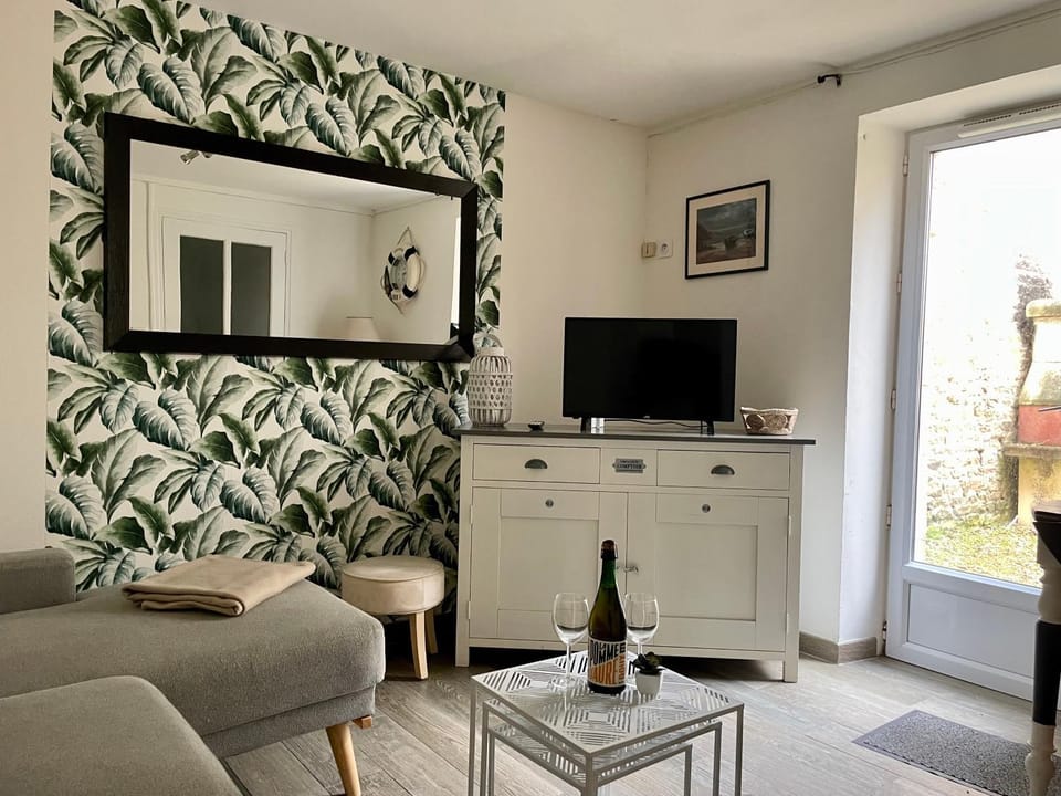 Beach House & Patio by Melrose House in Normandy