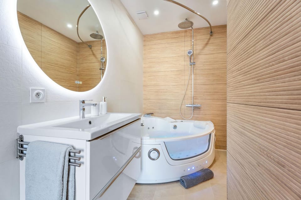 Shower, Bathroom, Bath, towels, dryer