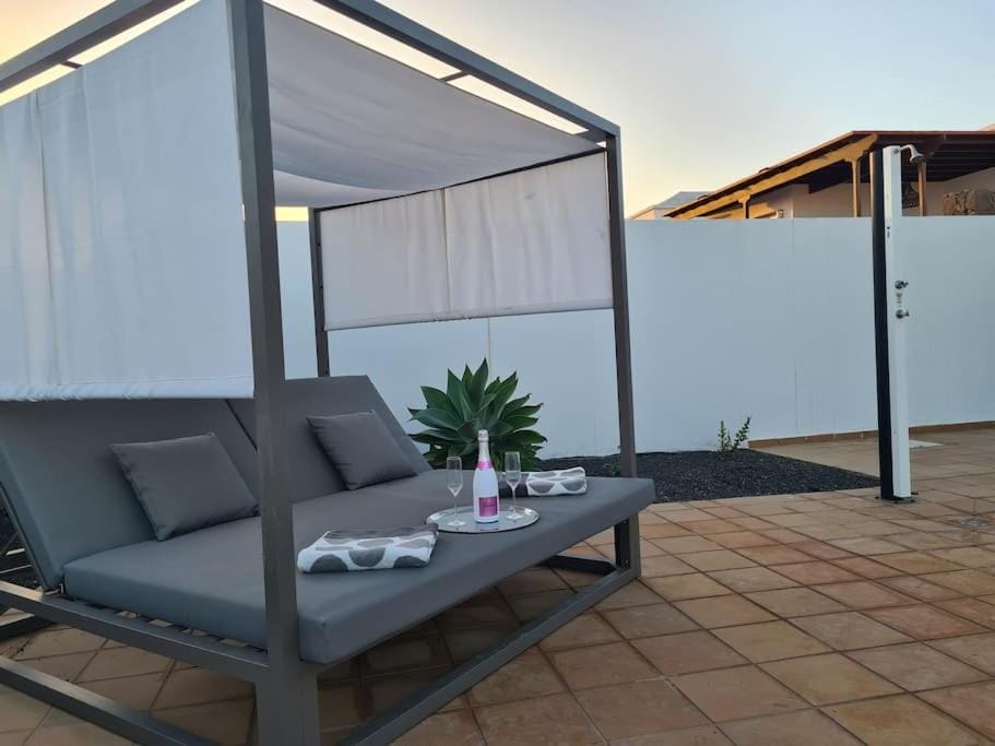 Luxury 4-Bedroom Villa With Heated Pool + Sea View Villa in Playa Blanca